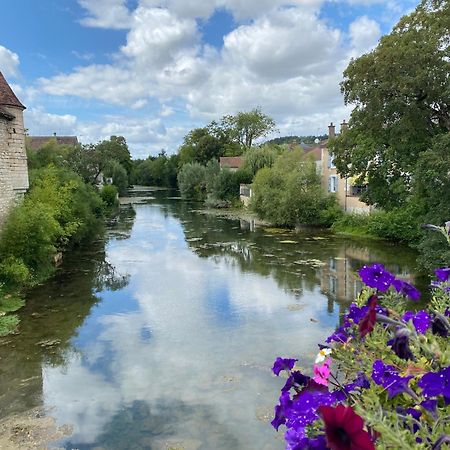 Le Merrain Gite Plein Coeur De Chablis Buitenkant foto