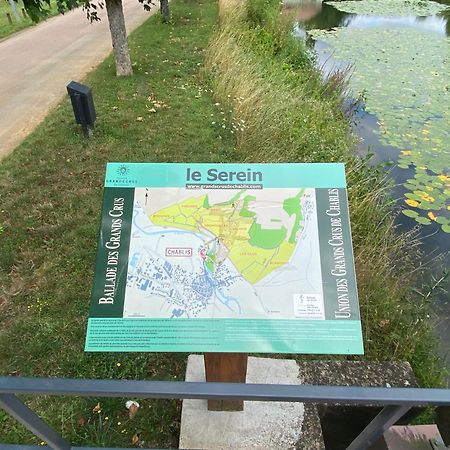 Le Merrain Gite Plein Coeur De Chablis Buitenkant foto